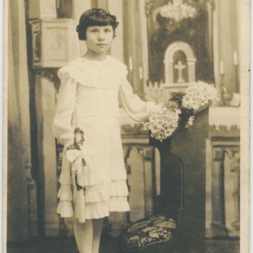 Portret komunijny Marysi Janickiej