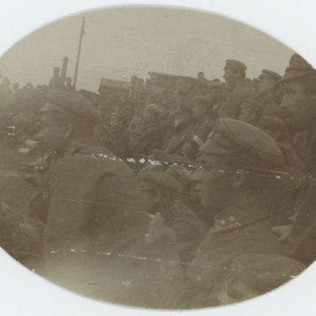 Na placu w obozie jenieckim w Szczypiornie