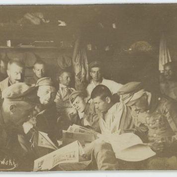 W baraku w obozie jenieckim w Szczypiornie