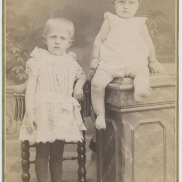 Portret dwójki dzieci