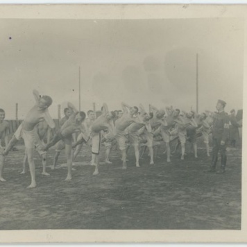 Gimnastyka w obozie jenieckim w Szczypiornie