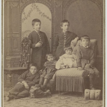 Portret szóstki dzieci