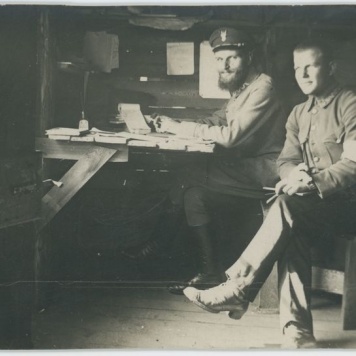 W baraku w obozie jenieckim w Szczypiornie