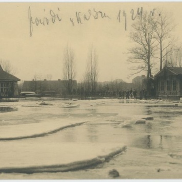 Przystań Kaliskiego Towarzystwa Wioślarskiego w czasie powodzi