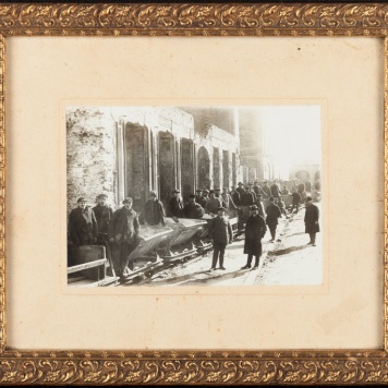 Plac ratuszowy w trakcie odgruzowywania po zniszczeniach I Wojny Światowej 