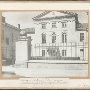 Widok gmachu Gimnazjum Państwowego w Kaliszu im. Adama Asnyka 