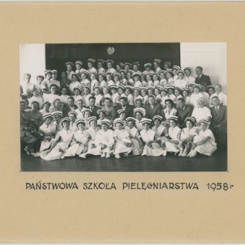 Uczennice Państwowej Szkoły Pielęgniarstwa w Kaliszu