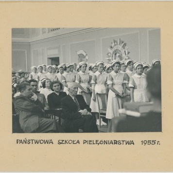 Uczennice Państwowej Szkoły Pielęgniarstwa w Kaliszu