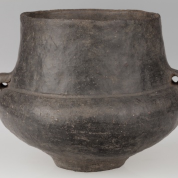 naczynie dwustożkowe zaopatrzone w dwa ucha 