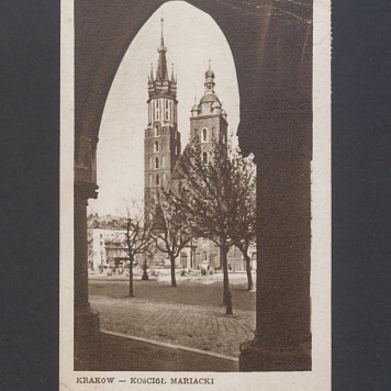 Spod arkad Sukiennic widzimy kościół Mariacki [...]