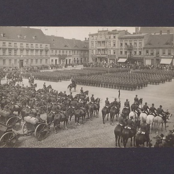 Święto pułkowe w Gnieźnie, Prezentacja obu jednostek wojskowych na Rynku.
