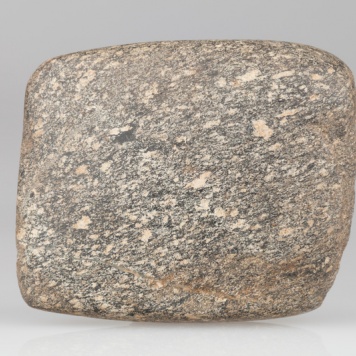 Fragment siekierki kamiennej czterościennej