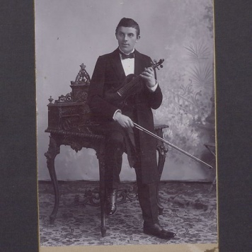 Portret Stanisława Pawlaka (1885-1955), wirtuoza skrzypcowego.