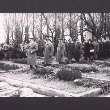 Wizyta żołnierzy radzieckich. Cmentarz św. Piotra.