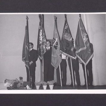 25 lat wyzwolenia Gniezna. Sztandary.