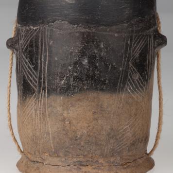 Naczynie cylindryczne z uszkami