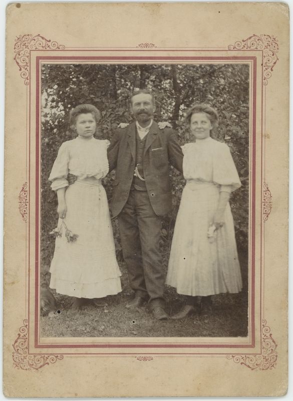 Dwie kobiety i mężczyzna