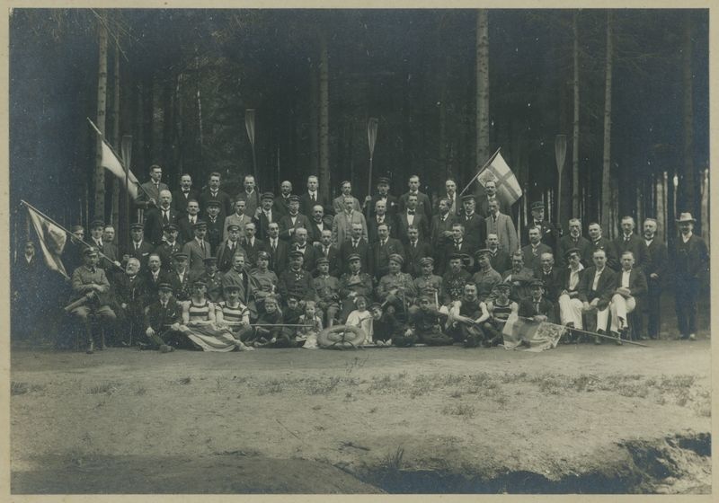 Członkowie Kaliskiego Towarzystwa Wioślarskiego