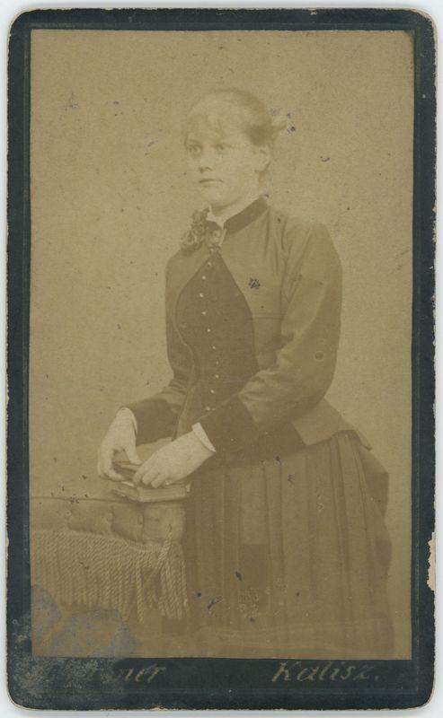 Portret młodej kobiety