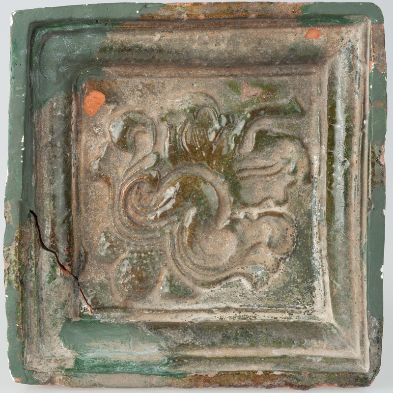 Kafel z ornamentem roślinnym