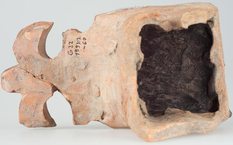 Kafel z wyobrażeniem głowy Chrystusa w koronie cierniowej i częścią w formie lilii