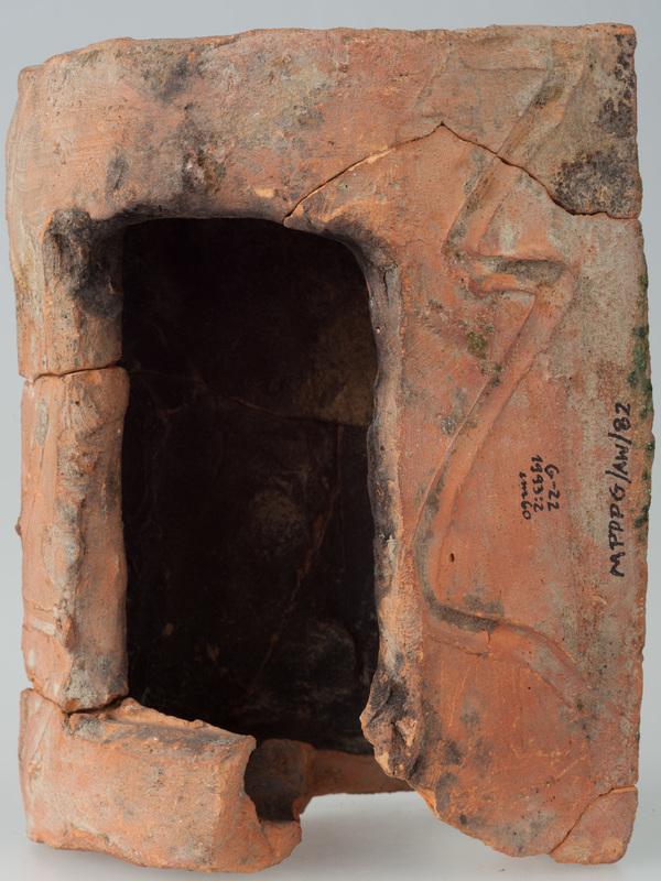 Kafel z herbem województwa poznańskiego i wyobrażeniem zamku