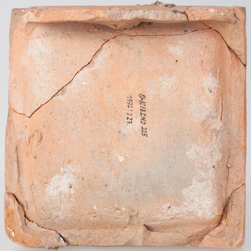 Kafel z ornamentem roślinnym