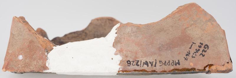 Kafel z wyobrażeniem krzewu winnego