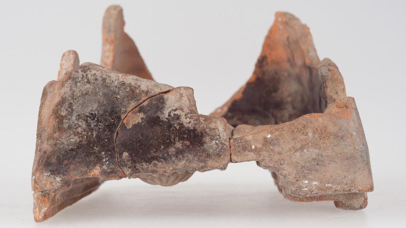 Kafel z ornamentem cekinowo-perłowym