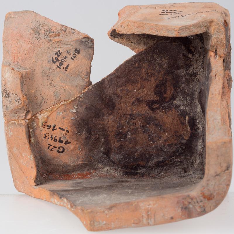 Kafel z ornamentem roślinnym