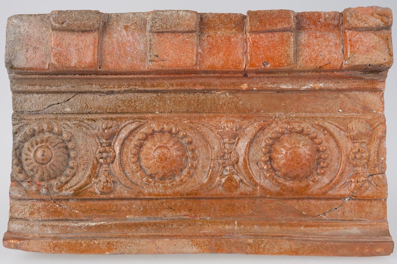 Kafel z ornamentem cekinowo-perłowym