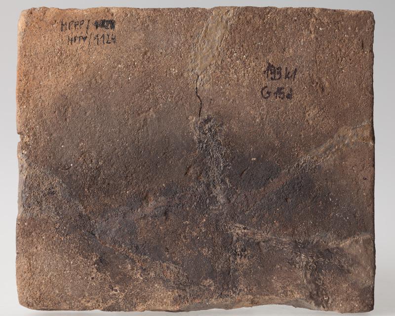 Płytka z wyobrażeniem konia w otoczeniu pąków kwiatowych