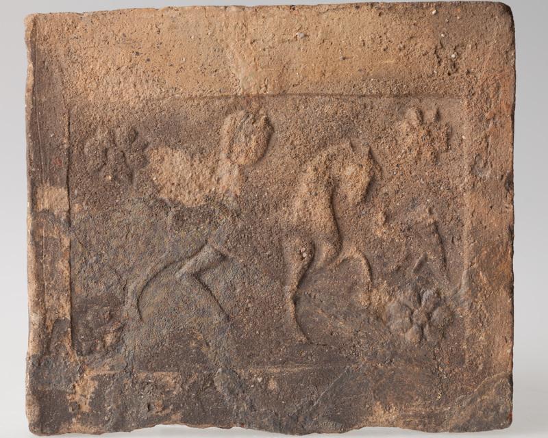 Płytka z wyobrażeniem konia w otoczeniu pąków kwiatowych