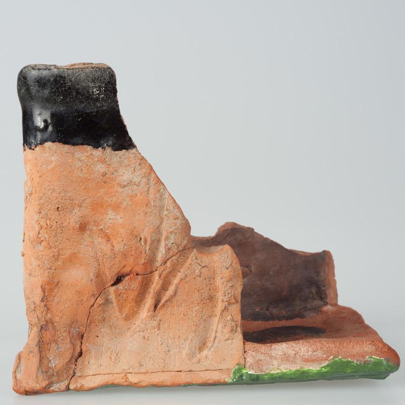 Kafel z tarczą czteropolową: Pogoń, Orzeł Biały, Słup Giedymina, Bojcza, z herbami Polski, Litwy i dynastii Jagiellonów