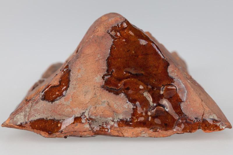 Kafel z sylwetką psa w maswerku