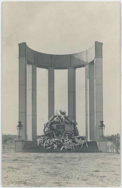 Pomnik - mauzoleum poległych legionistów