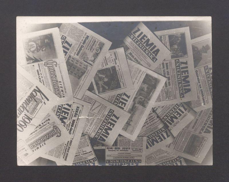 Rozłożone numery tygodnika "Ziemia Gnieźnieńska".