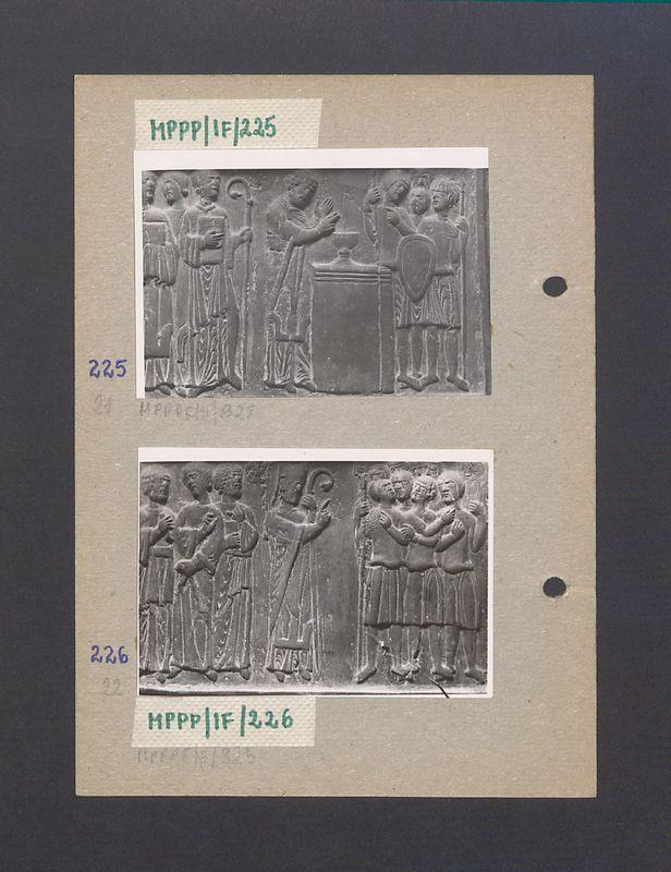 Wnętrze gnieźnieńskiej katedry. Drzwi Gnieźnieńskie, scena przedstawiająca ostatnią mszę.