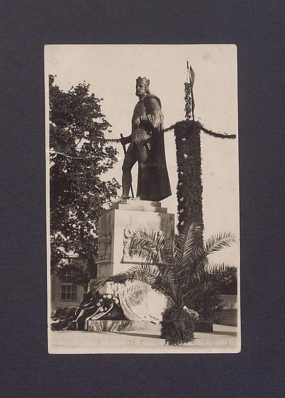 Pomnik Bolesława Chrobrego w Gnieźnie.