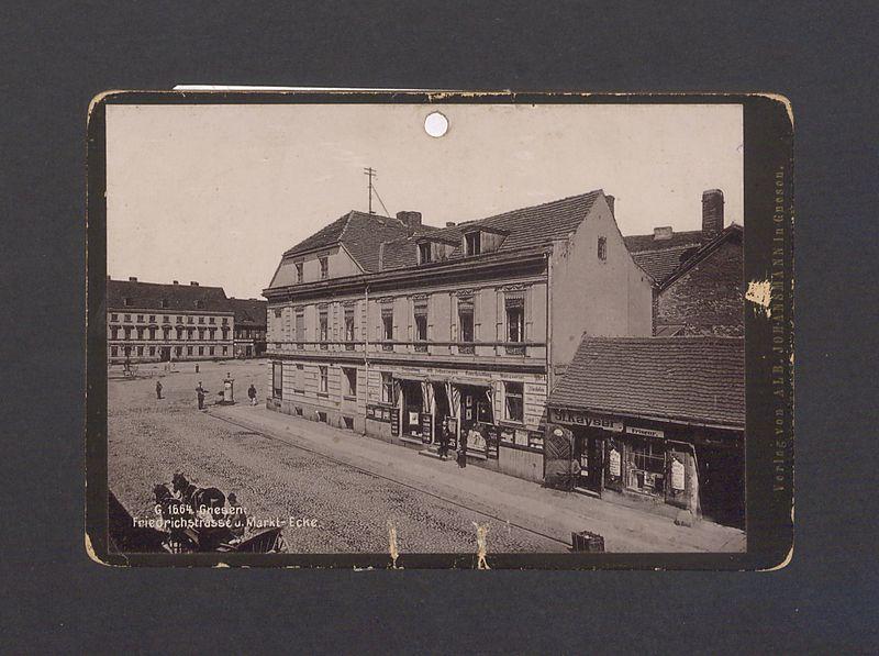 Wlot ulicy Chrobrego na Rynek.
