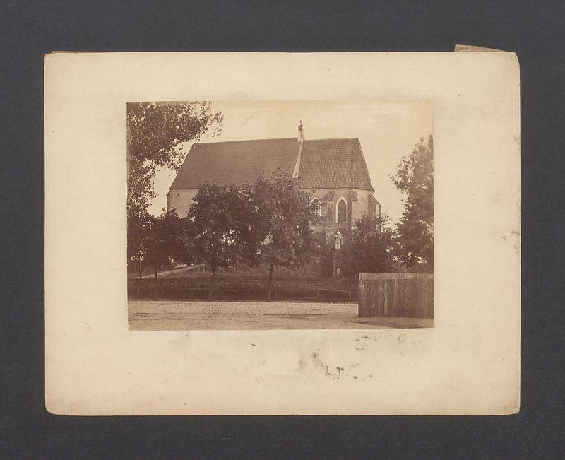 Kościół parafialny pw. św. Michała Archanioła.