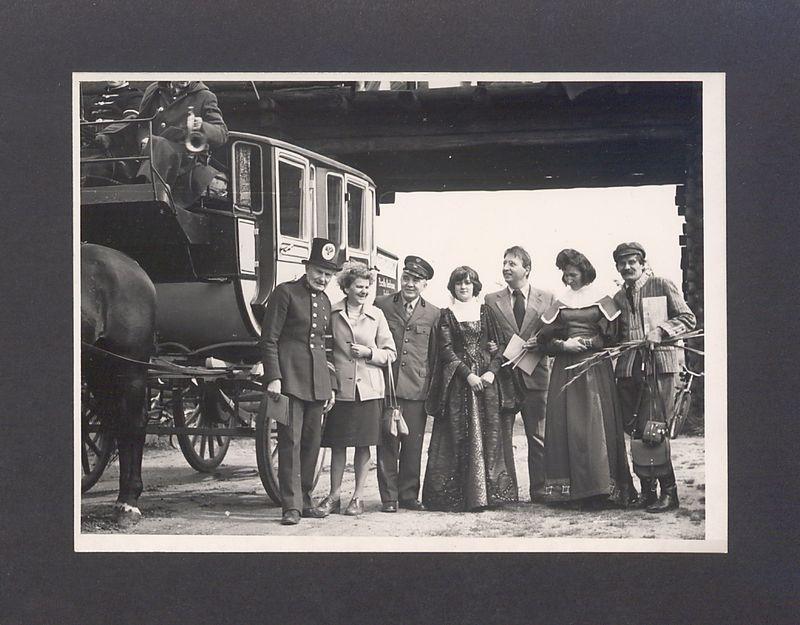 Dyliżans pocztowy w bramie lednickiej. 