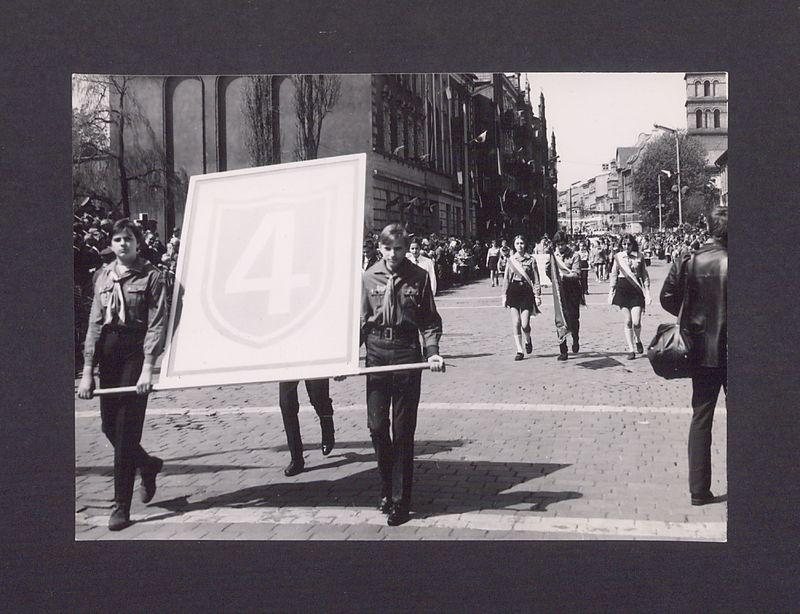 1 Maja 1972 r. w Gnieźnie. Ul. Chrobrego.