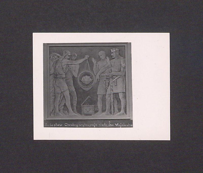 Płaskorzeźba ojca Efrema. Bolesław Chrobry wykupuje ciało św. Wojciecha.