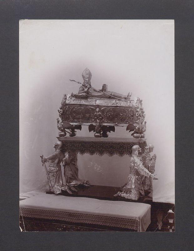 Trumna, relikwiarz św. Wojciecha.