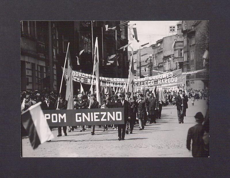Obchody 1 Maja 1970 r. Pochód.