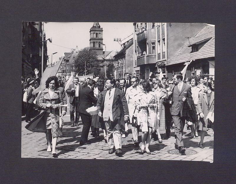 1 Maja 1972 r. w Gnieźnie. Ul. Chrobrego.