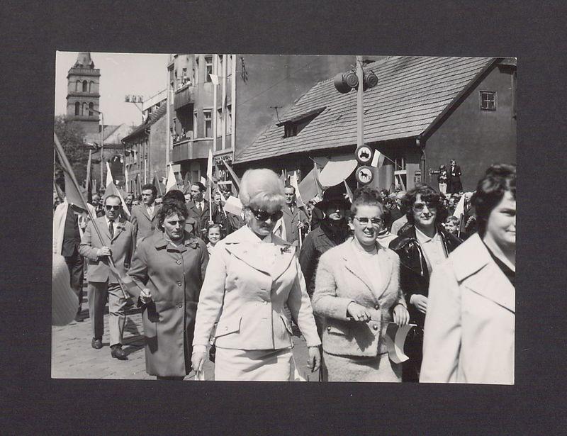 1 Maja 1972 r. w Gnieźnie. Ul. Chrobrego.