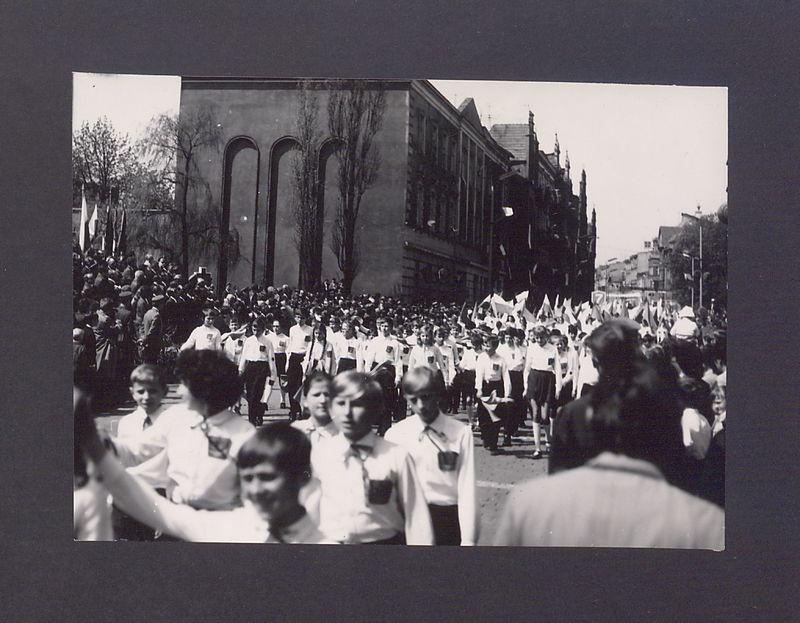 1 Maja 1972 r. w Gnieźnie. Ul. Chrobrego.