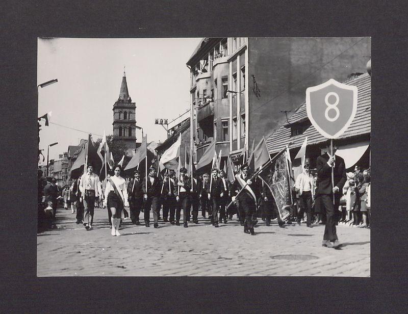 1 Maja 1972 r. w Gnieźnie. Ul. Chrobrego.